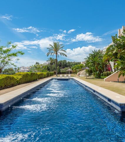 Prachtig luxe duplex penthouse met panoramisch zeezicht in Nueva Andalucia, Marbella