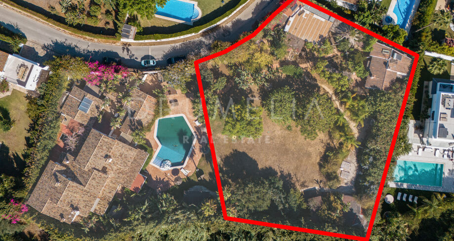 Działka od strony południowej z projektem i pozwoleniem na budowę w Rocío de Nagüeles - Marbella Golden Mile