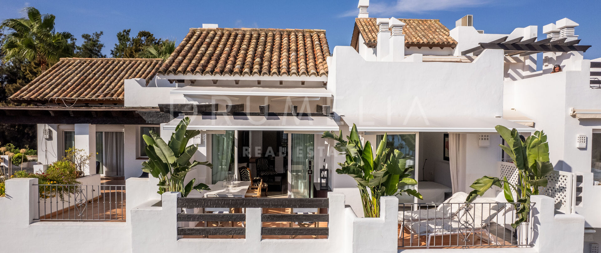 Exquis appartement de luxe en première ligne de plage avec vue sur la mer dans la station balnéaire d'Alcazaba Beach, Estepona.