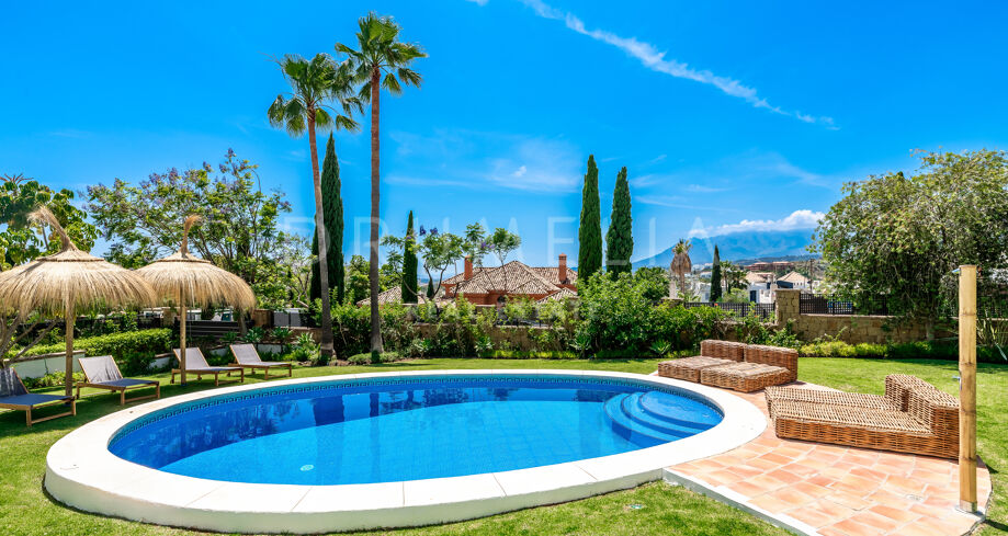 Piękna luksusowa willa z przepięknym widokiem na morze na sprzedaż w Los Flamingos Golf, Benahavis