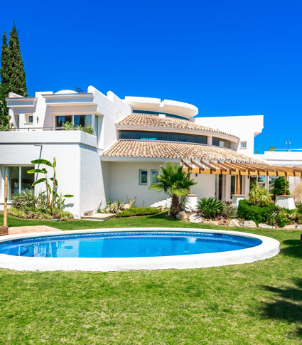 Prachtige luxe villa met prachtig uitzicht op zee te koop in Los Flamingos Golf, Benahavis