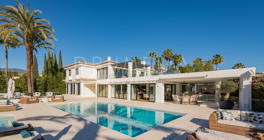 Fantastisk modern golfvilla vid frontlinjen i Nueva Andalucia, Marbella