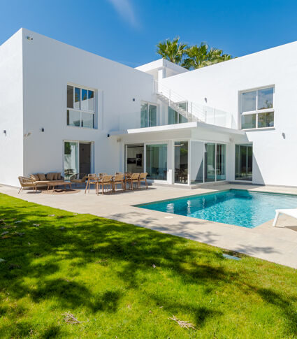 Preciosa villa moderna de lujo reformada en el corazón de Nueva Andalucía, Marbella