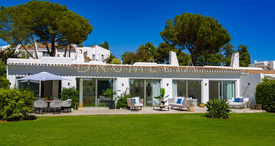 Magnifik bungalowvilla på golfbanan i Aloha, Peñablanca, Nueva Andalucia, Marbella