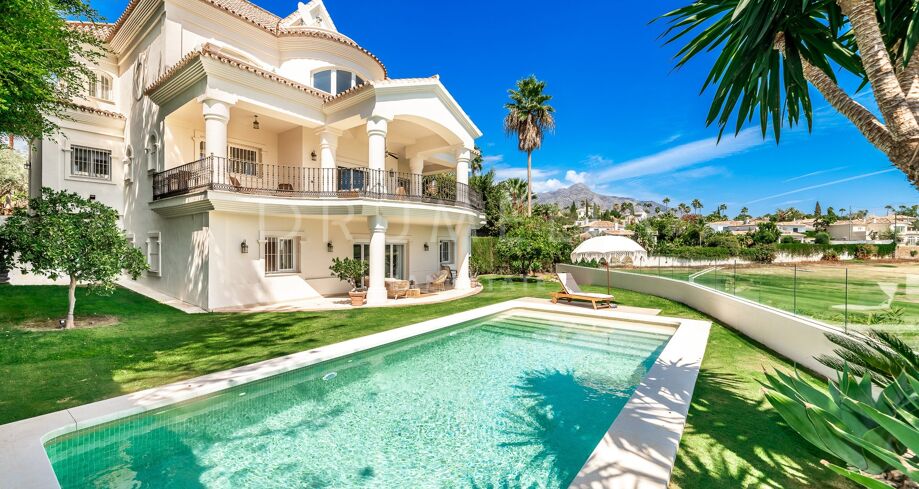 Front-line golf, elegant luxury Mediterranean villa in Los Naranjos Golf, Nueva Andalucia, Marbella