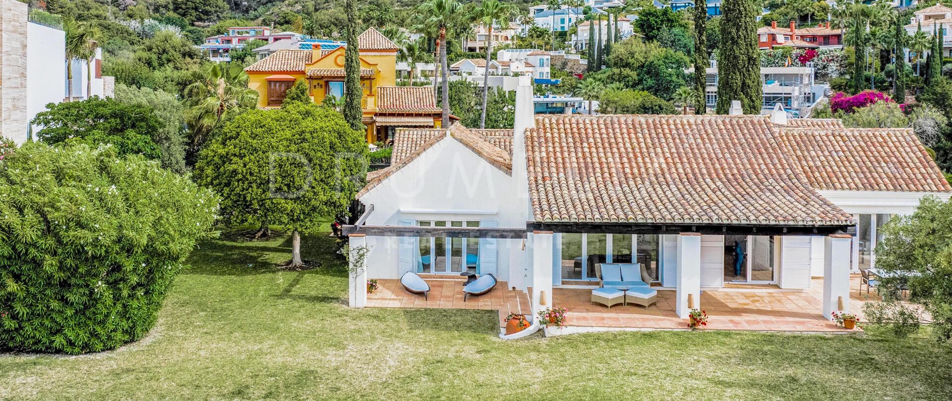 Beautiful Mediterranean-style villa in high-end Cascada de Camojan, Marbella Golden Mile