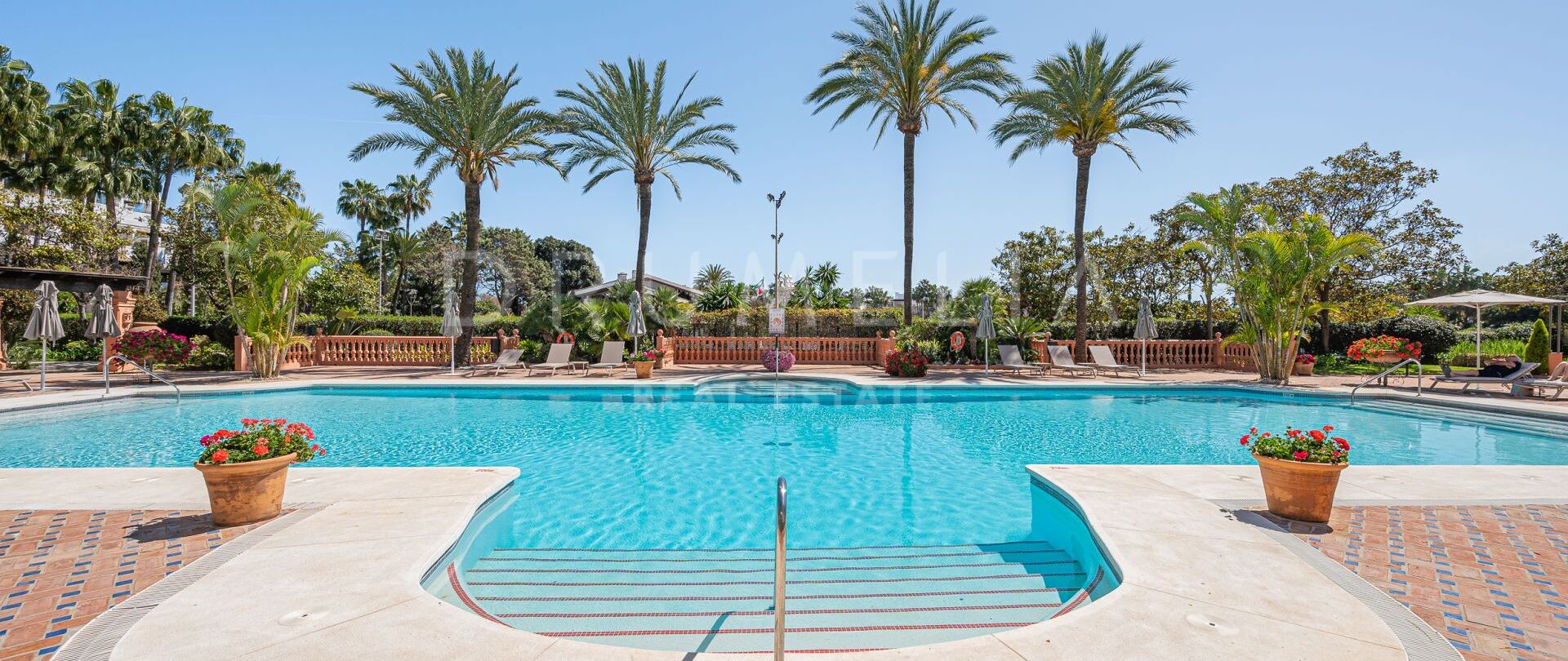 Superbe appartement de luxe rénové à Marina de Puente Romano, sur le Golden Mile de Marbella