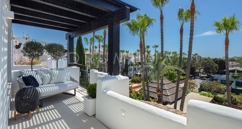 Spectaculaire penthouse en duplex rénové à Marina de Puente Romano, sur le Golden Mile de Marbella