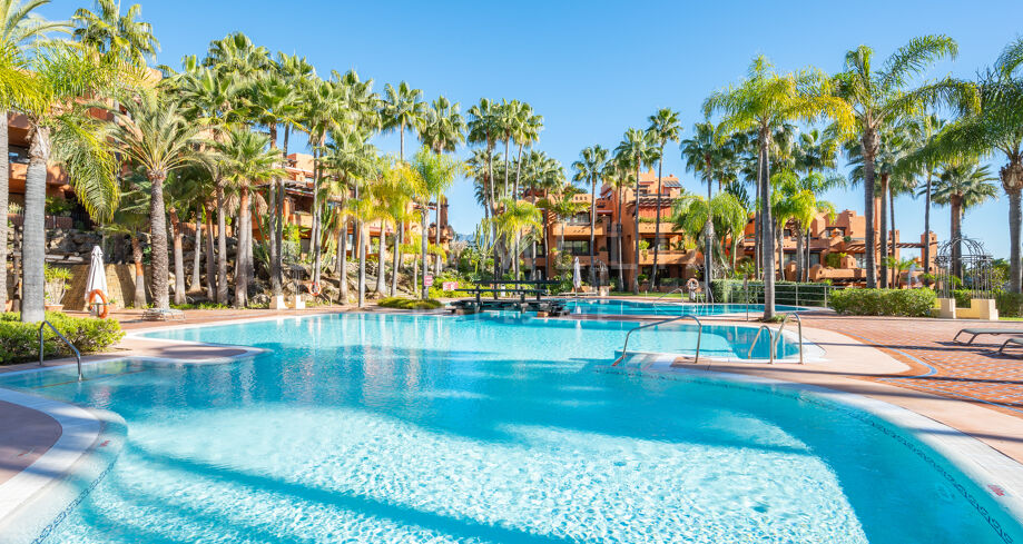 Charmant Duplex penthouse avec vue sur les montagnes à La Alzambra Hill Club, Marbella