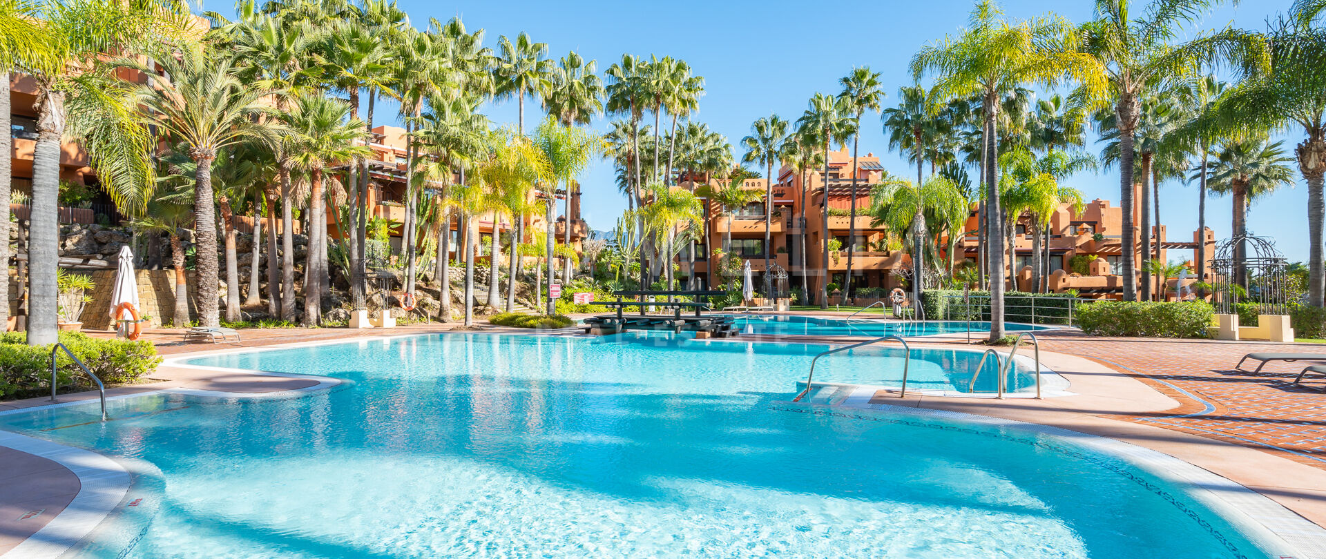 Dupleks toppleilighet for salg i La Alzambra Hill Club, Nueva Andalucia