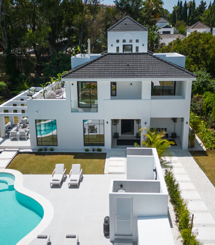 Vakker villa med stilig og moderne interiør i Nueva Andalucia, Marbella