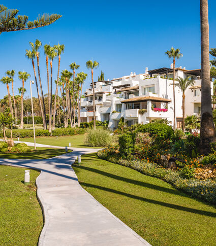 Elegante und moderne renovierte Wohnung am Meer, Marina de Puente Romano, Marbella Golden Mile