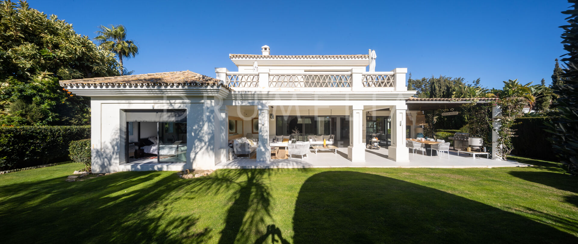 Impressive luxury villa with Mediterranean flair and modern features in Casasola, Estepona