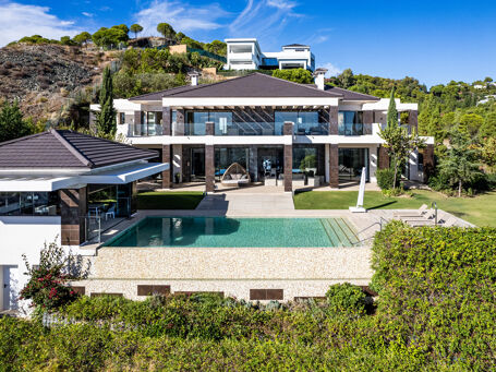 Stijlvolle en moderne luxe villa met panoramisch uitzicht op zee in La Reserva del Alcuzcuz, Benahavis
