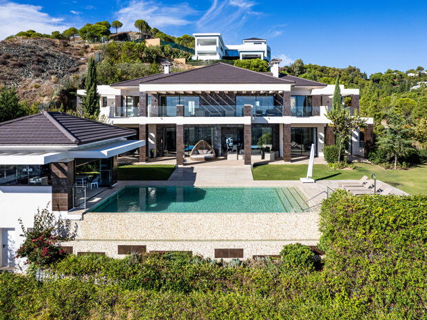 Stylowa i nowoczesna luksusowa willa z panoramicznym widokiem na morze w La Reserva del Alcuzcuz, Benahavis