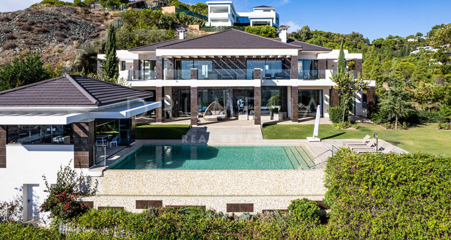 Stijlvolle en moderne luxe villa met panoramisch uitzicht op zee in La Reserva del Alcuzcuz, Benahavis