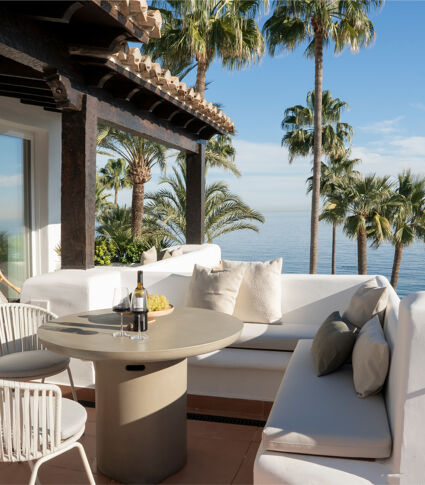 Renovated frontline beach fantastic penthouse duplex with sea panorama in Alcazaba Beach, Estepona