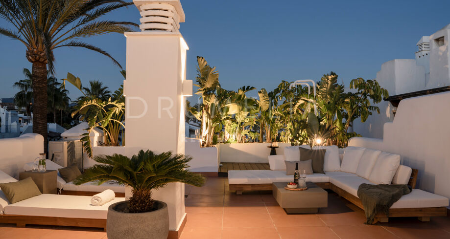 Renovated frontline beach fantastic penthouse duplex with sea panorama in Alcazaba Beach, Estepona