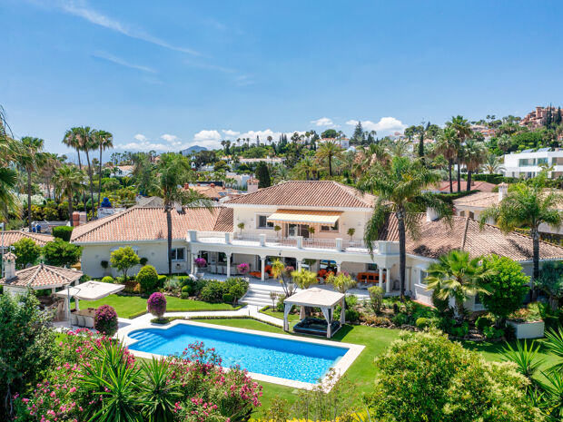 Élégante maison familiale à vendre à La Cerquilla, Marbella