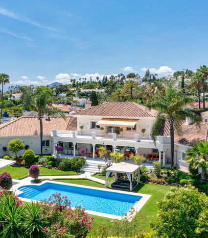 Elegante casa familiar en venta en La Cerquilla, Marbella