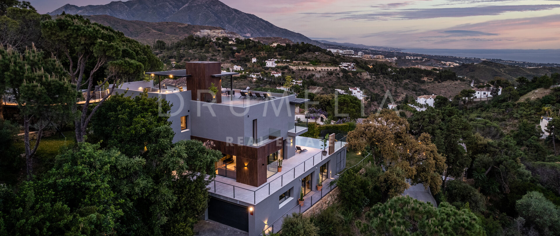 Villa Auli - New hilltop modern house with luxurious amenities and beautiful views in El Madroñal, Benahavis