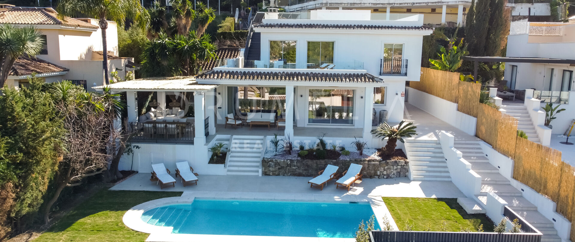 Lyxig och elegant modern villa till salu i vackra Las Brisas, Nueva Andalucia, Marbella