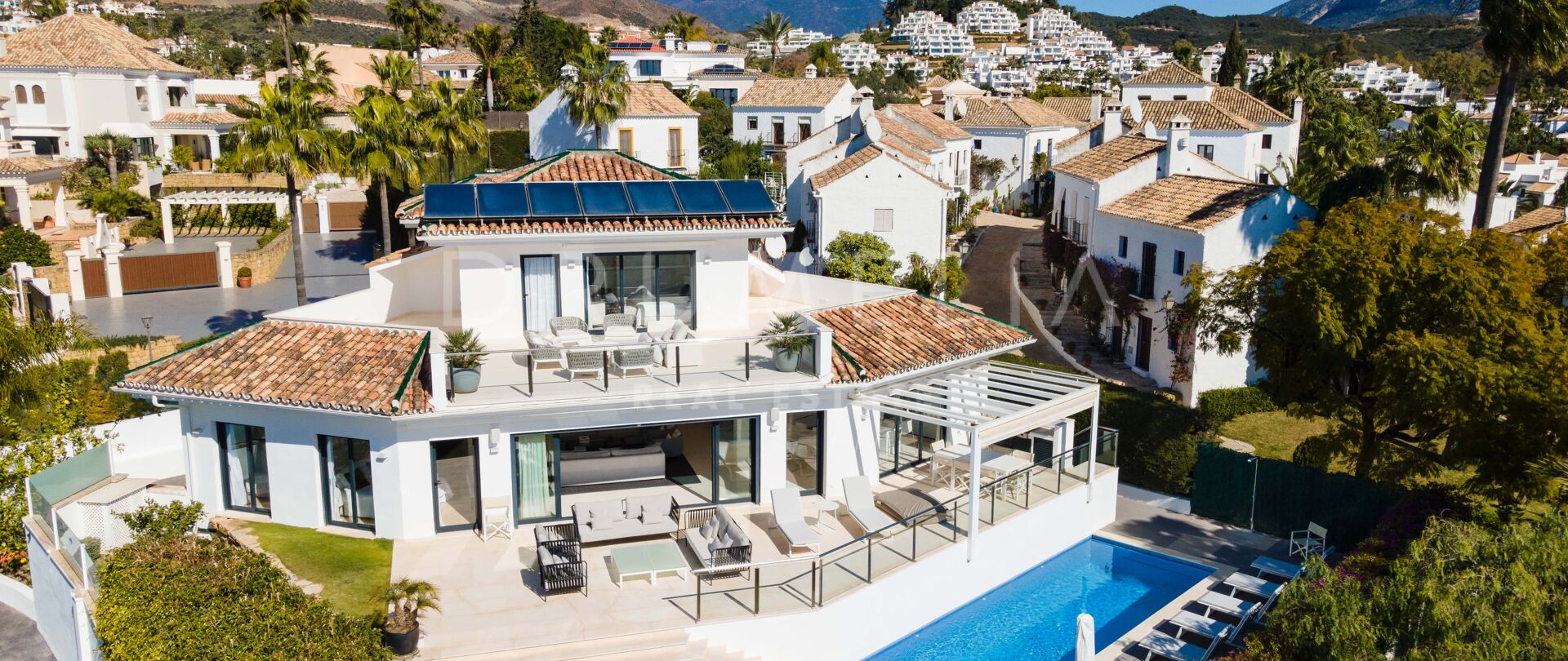 Stilfullt renoverad modern medelhavsvilla i vackra Nueva Andalucia, Marbella