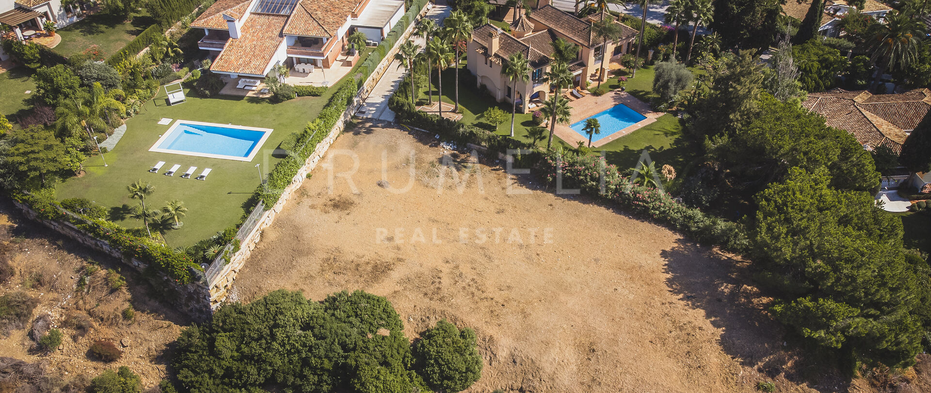 Excellent plot with panoramic sea view in refined Hacienda las Chapas, Marbella East