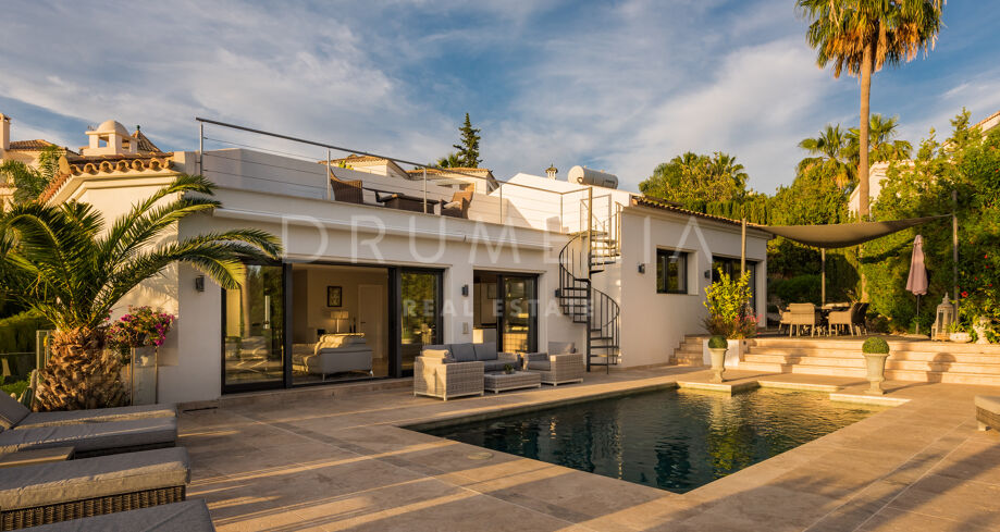 Prachtige gerenoveerde luxe villa met golf- en bergzicht in Nueva Andalucia, Marbella