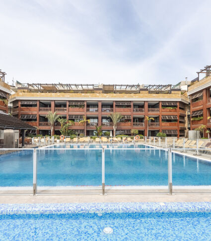 Lyxig strandlägenhet med fantastisk havsutsikt i Guadalpin Banus, Marbella