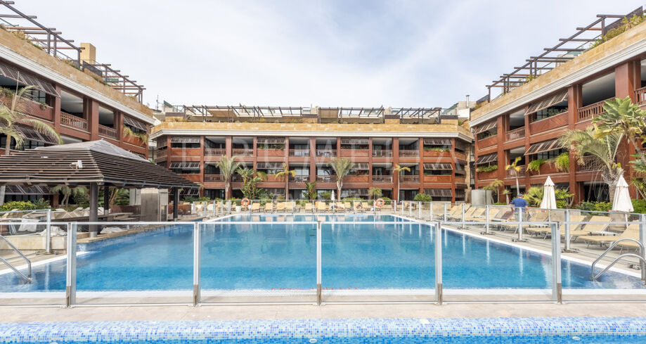 Luxury frontline beach apartment with breath-taking sea views in Guadalpin Banus, Marbella