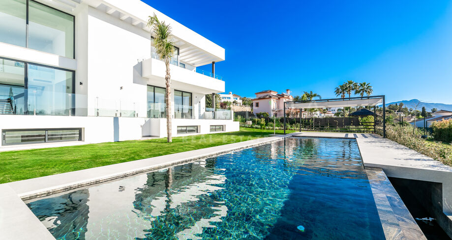 Modern Luxury Villa with Sea Views Paraíso Alto, Benahavís