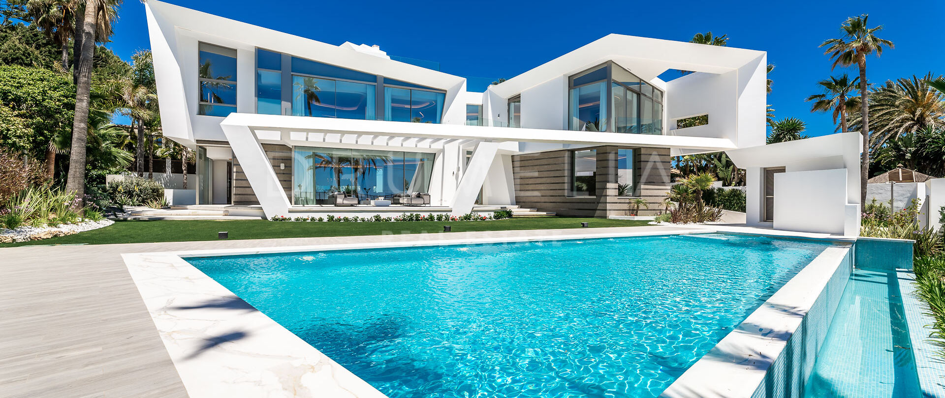 Villa Sapphire - Nytt enestående moderne hus ved vannet, Los Monteros Playa, Marbella Øst