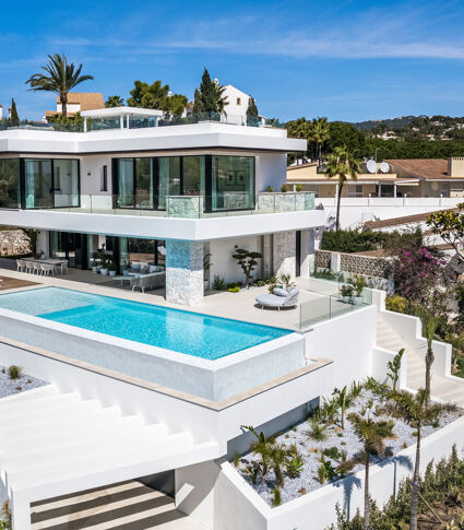 Spectacular modern luxury villa with sea views for sale in seaside Carib Playa, Marbella East