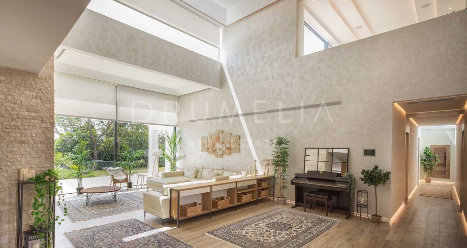 Impresionante villa moderna de lujo con impresionantes comodidades en El Paraíso, Estepona