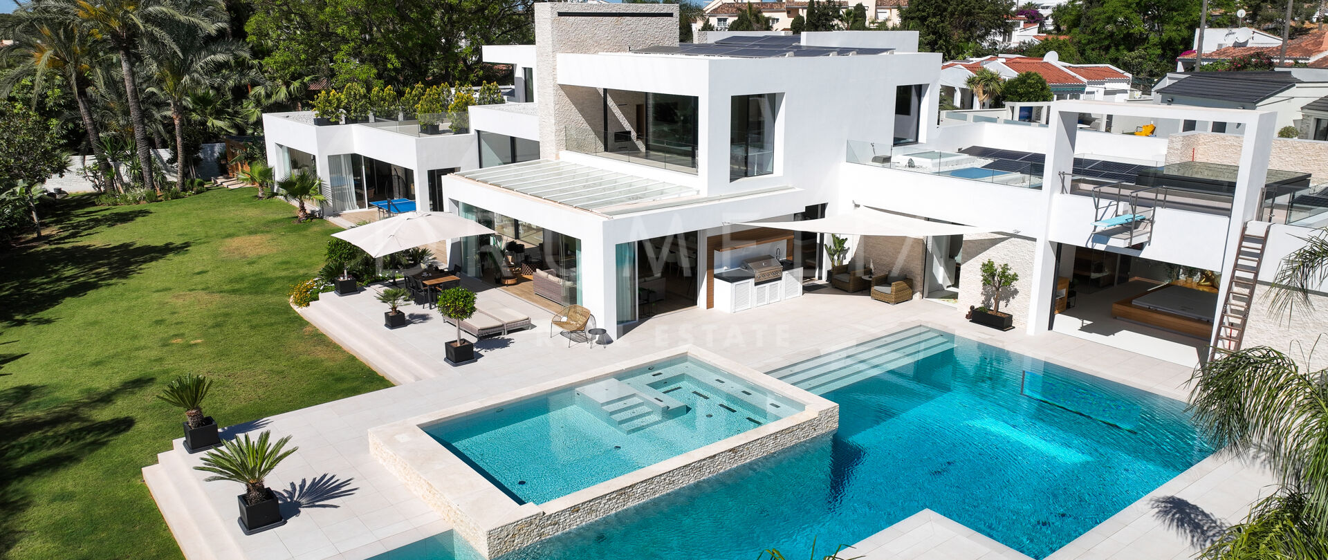 Villa de luxe moderne à El Paraiso, Estepona, avec de superbes équipements