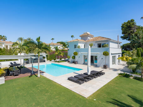 Стильная отремонтированная современная вилла у моря с гостевым домом, El Paraiso Barronal, Эстепона