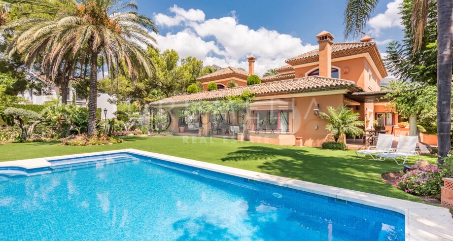 Encantadora villa de lujo de estilo mediterráneo y con clase en Altos Reales, Milla de Oro