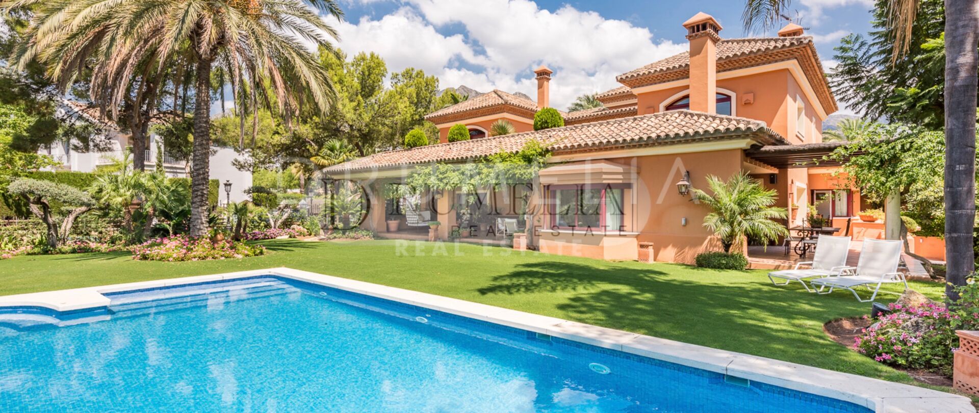 Delightful classy, Mediterranean-style luxury villa in Altos Reales, Golden Mile of Marbella