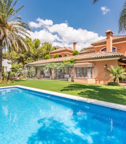 Heerlijke stijlvolle luxe villa in mediterrane stijl in Altos Reales, Golden Mile van Marbella.