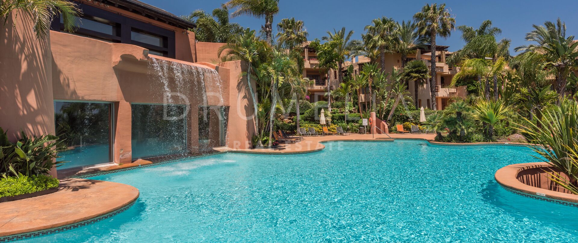 Elegant, smaakvol appartement te huur of te koop in elite Mansion Club