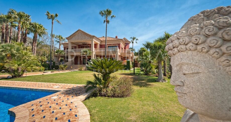 Extraordinaria Gran Mansión con Vistas en Sierra Blanca en venta en la Milla de Oro de Marbella