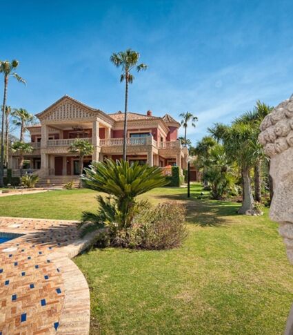 Extraordinaria Gran Mansión con Vistas en Sierra Blanca en venta en la Milla de Oro de Marbella