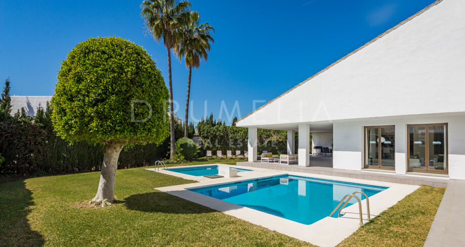 Aan zee gelegen elegante moderne luxe villa, Villa Marina, Puerto Banus, Marbella
