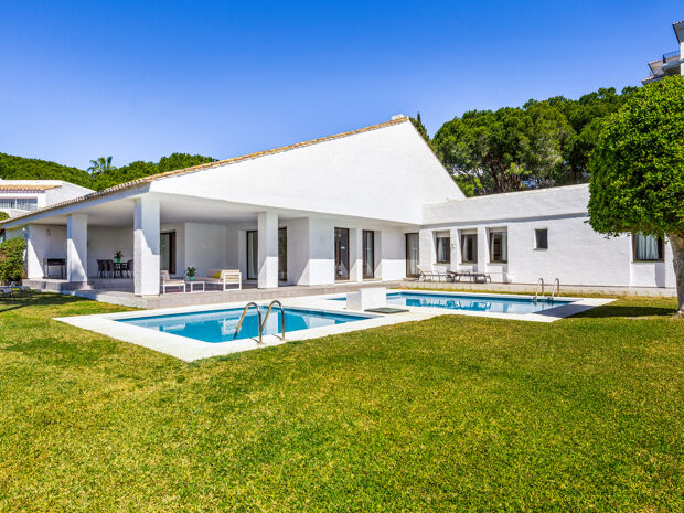 Elegant modern lyxvilla vid havet, Villa Marina, Puerto Banus, Marbella