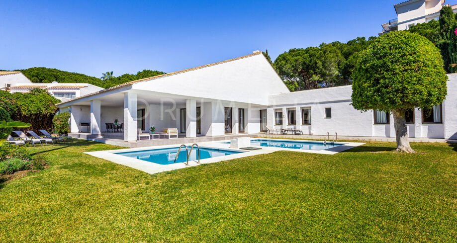 Aan zee gelegen elegante moderne luxe villa, Villa Marina, Puerto Banus, Marbella