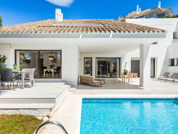 Lyxvilla vid havet för oförglömliga semestrar, Villa Marina, Puerto Banus