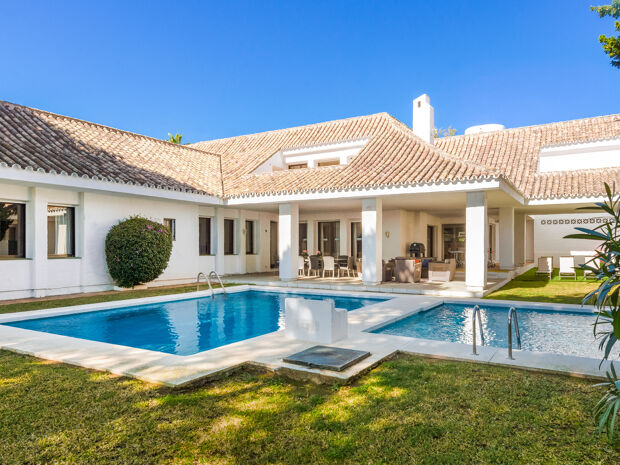 Lyxig strandvilla med två pooler, Villa Marina, Puerto Banus, Marbella