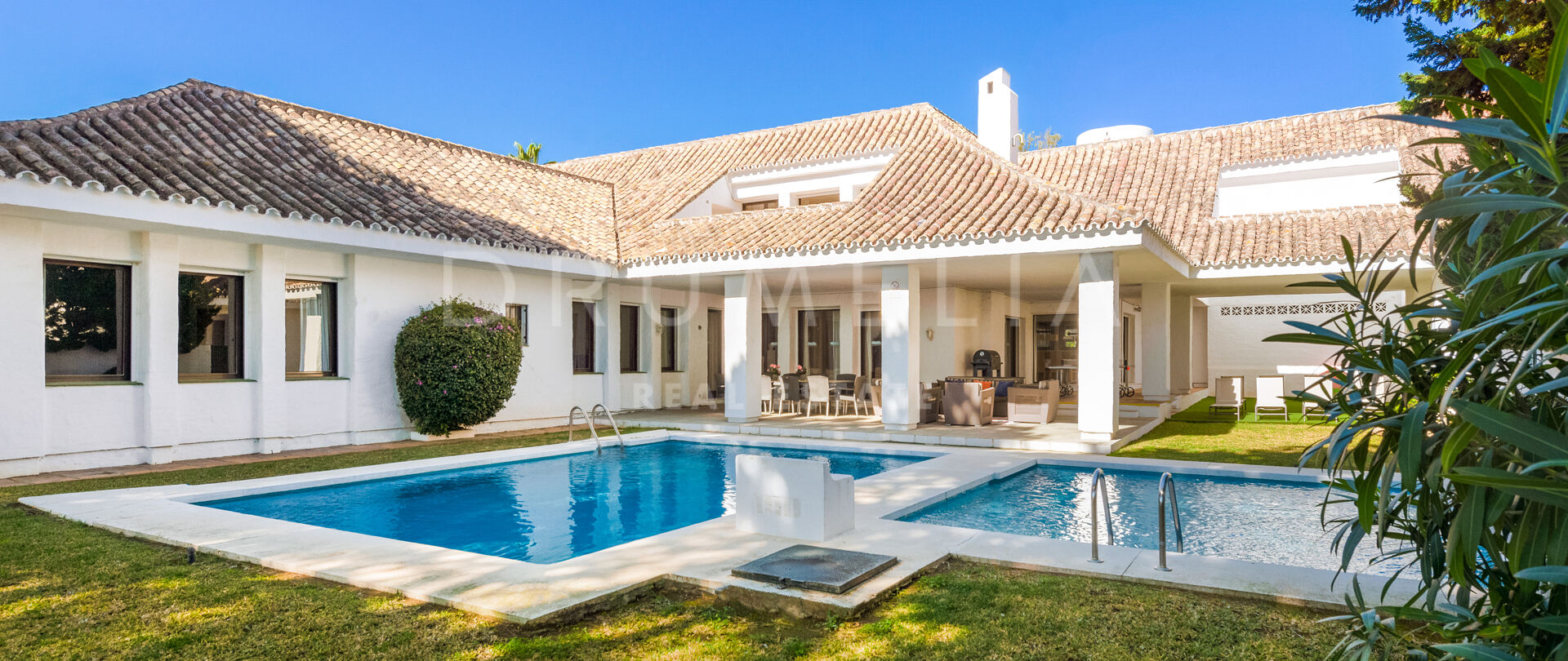 Lyxig strandvilla med två pooler, Villa Marina, Puerto Banus, Marbella
