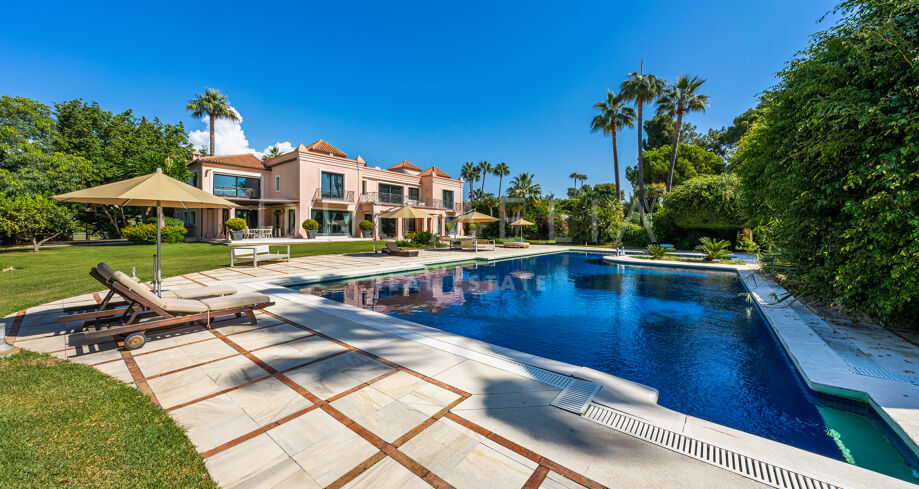 Exclusiva villa de alto standing, totalmente reformada en Paraiso Barronal, Estepona